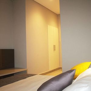 Urbano Hotel By Roots